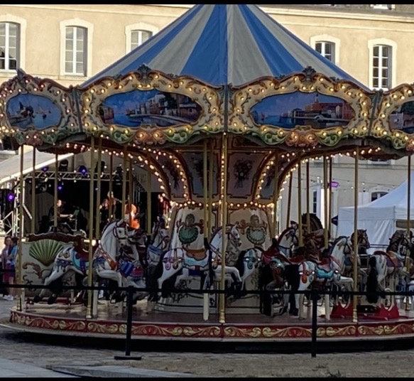 Location chevaux de bois, location manège, animation centre ville
animation-fête-foraine-1900
location carrousel 
location manège
location attraction foraine