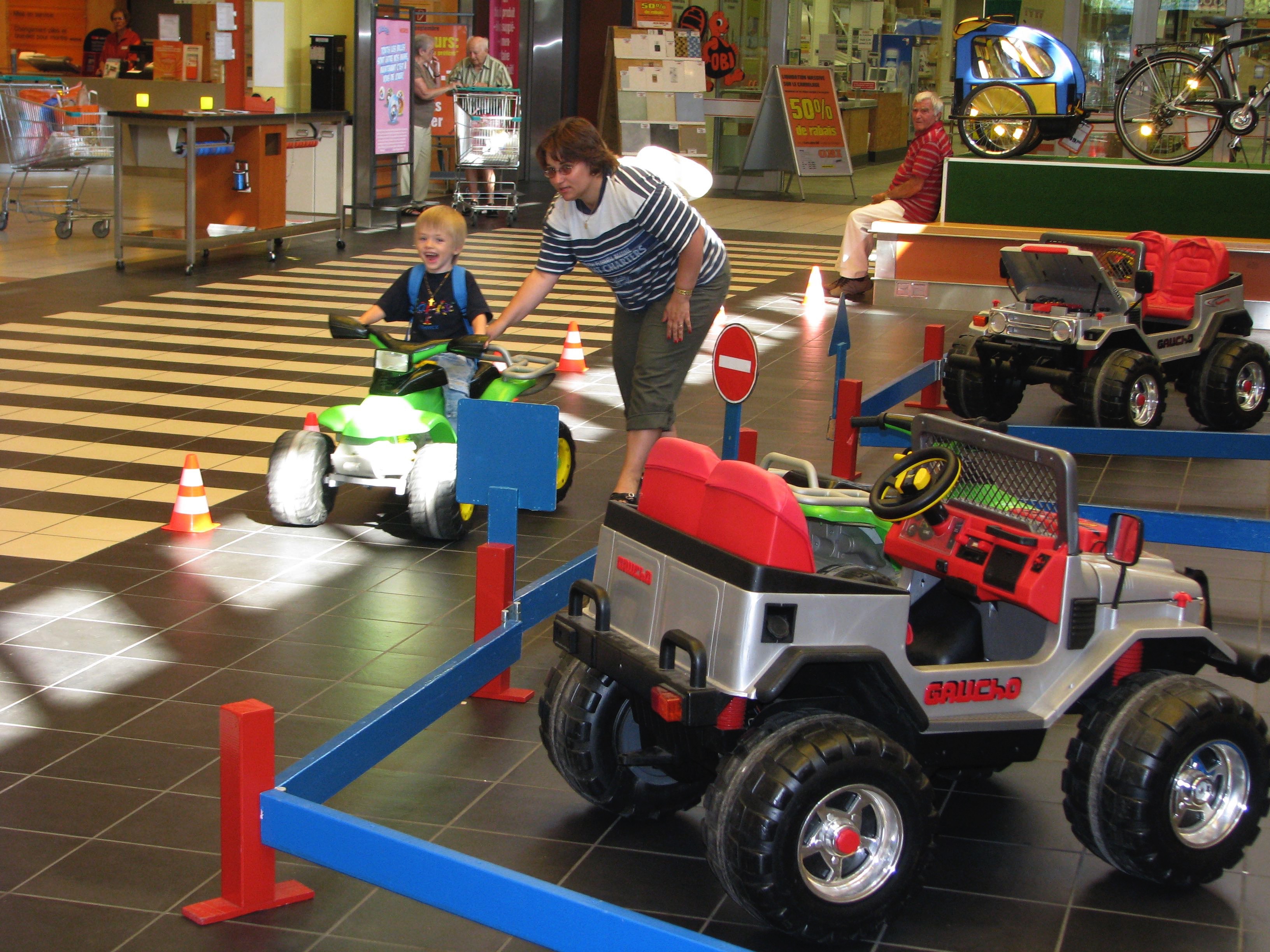 Animation centre commercial,
Prévention routière
