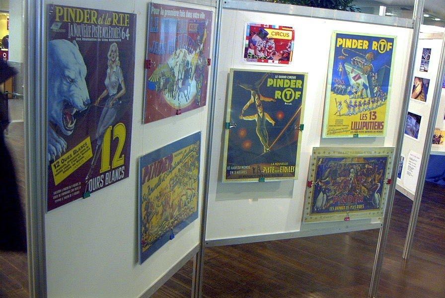 petite piste de cirque, location mini-cirque, animation école de cirque, spectacle, gradins, location, animation centre commercial